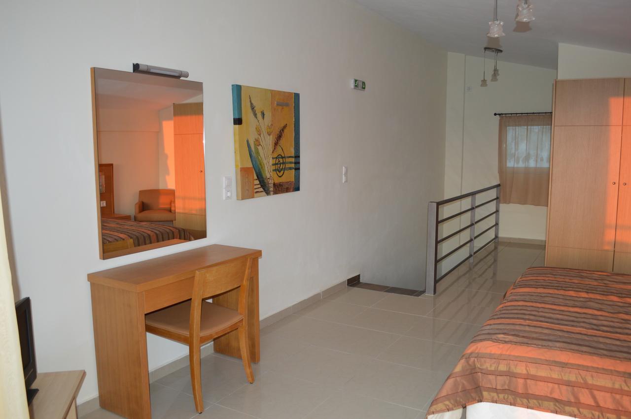 Alex House Aparthotel Zacharo Bagian luar foto