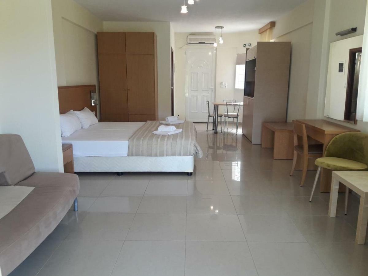Alex House Aparthotel Zacharo Bagian luar foto