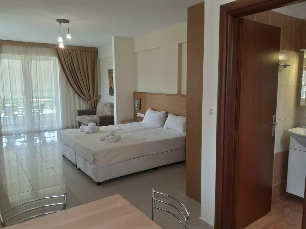 Alex House Aparthotel Zacharo Bagian luar foto