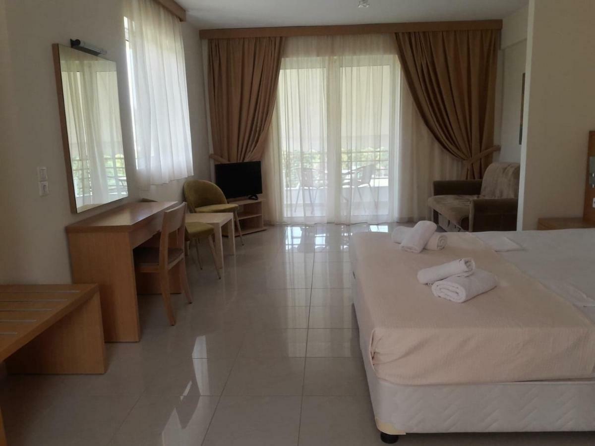 Alex House Aparthotel Zacharo Bagian luar foto
